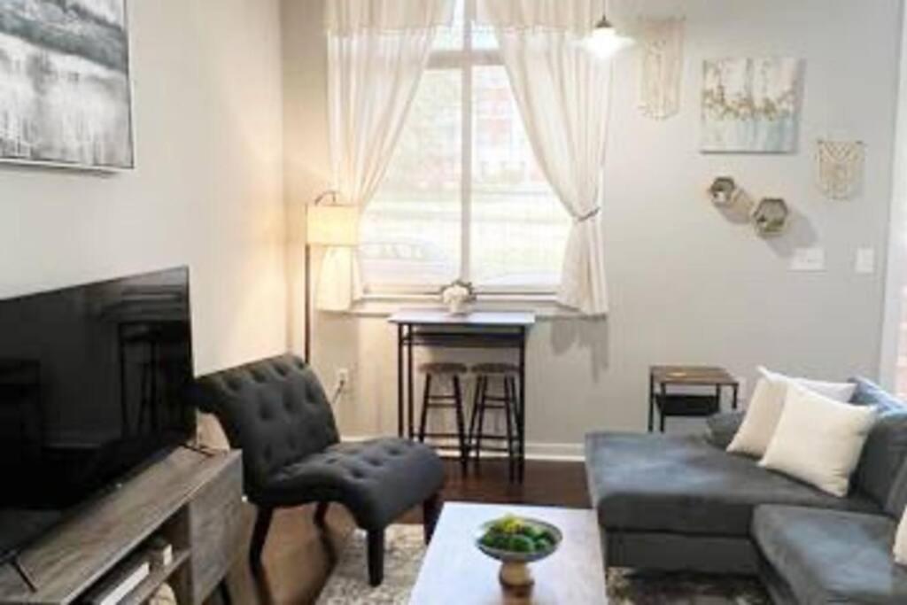 シャーロットTownhouse In Uptown King Bed-Wi-Fi-Free Parking-Poolアパートメント エクステリア 写真